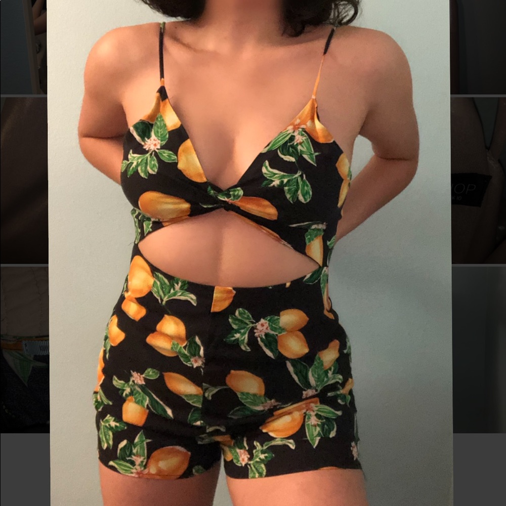 KIMCHI BLUE lemon-print 🍋 cut-out knot romper!